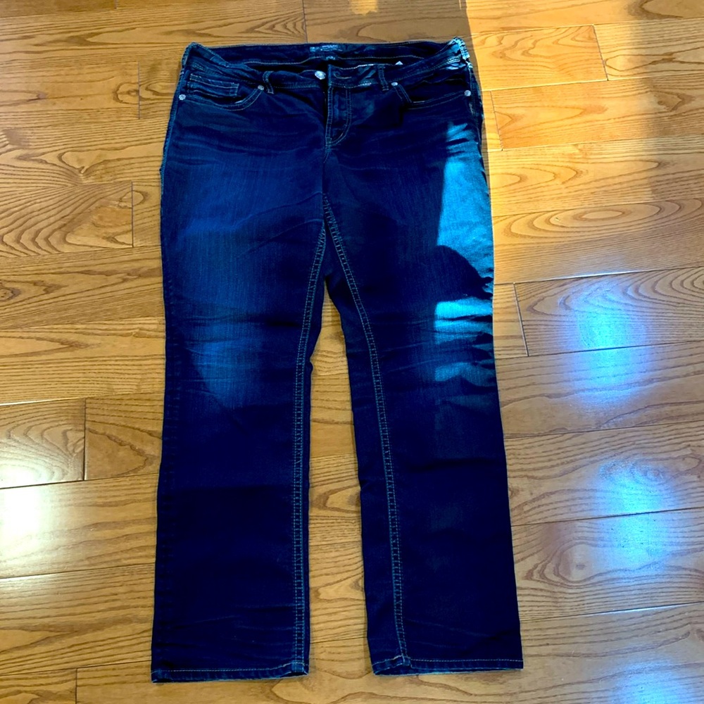 Silver Suki mid straight 18 x 32” jeans in GUC